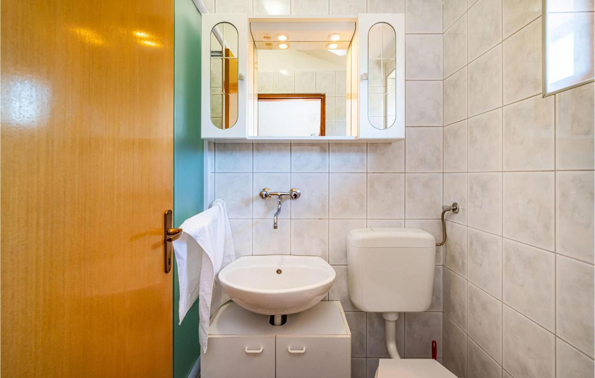 2 Bedroom Amazing Apartment In Nevidane Exterior photo