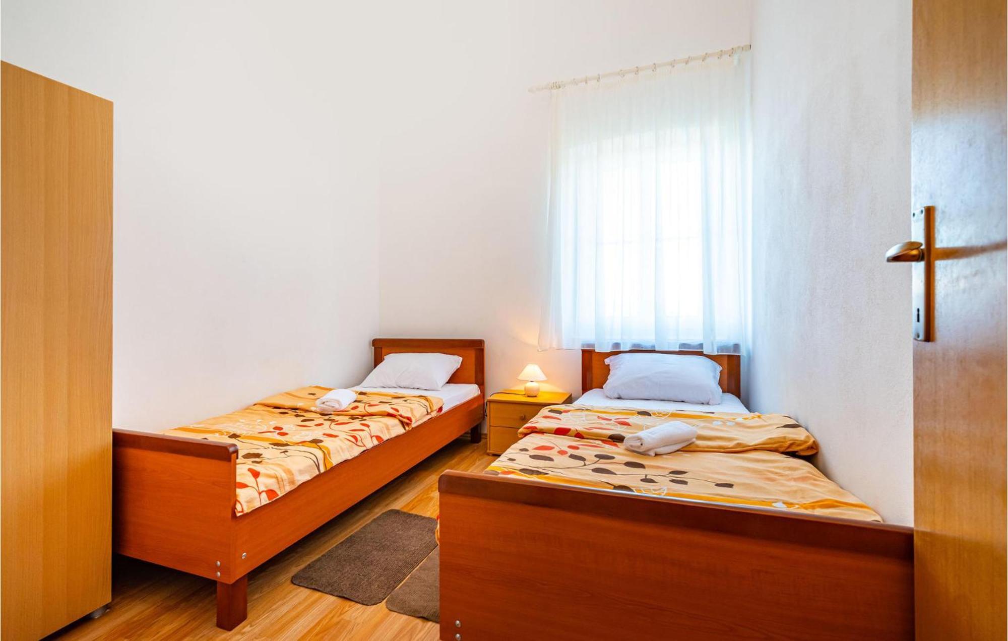 2 Bedroom Amazing Apartment In Nevidane Exterior photo